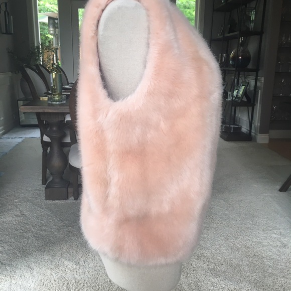 Top Shop blush pink faux fur vest - Picture 2 of 5